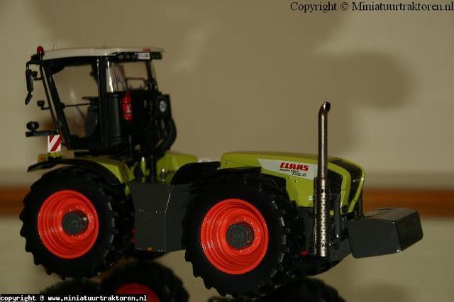 UH Claas Xerion 3300 19